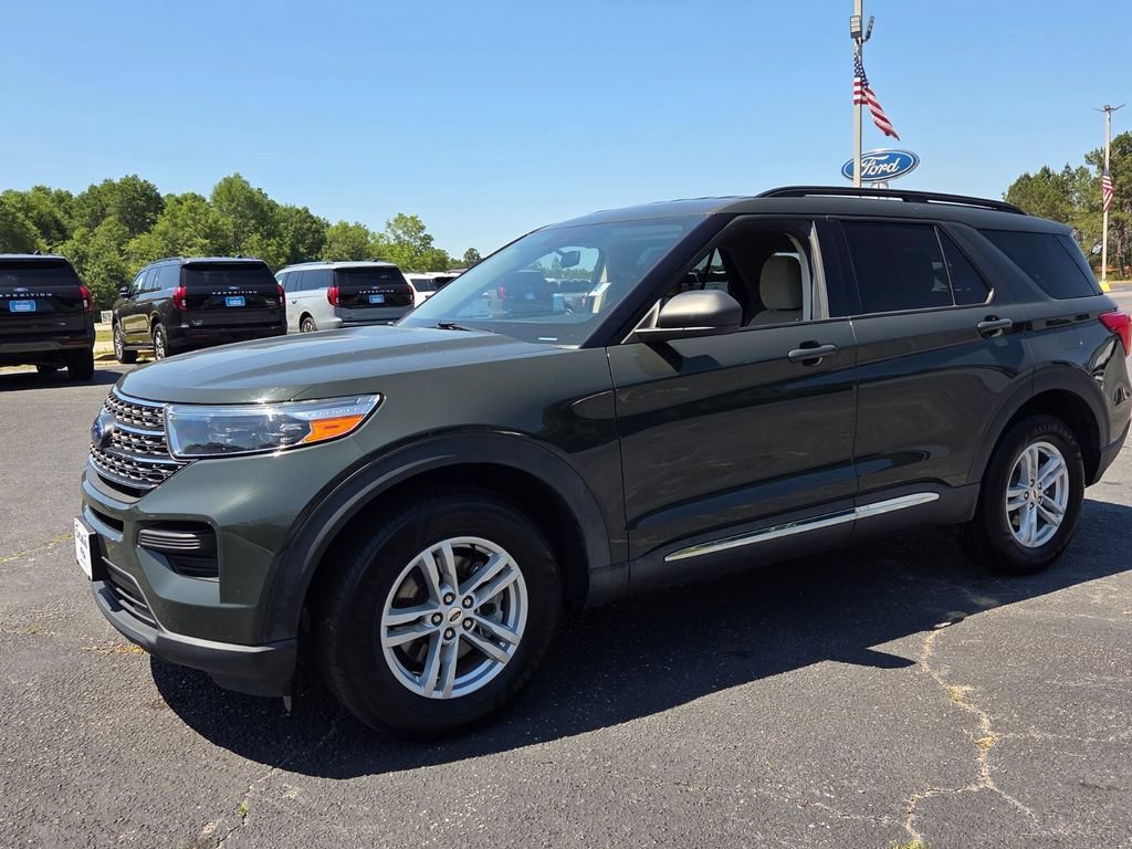 Used 2022 Ford Explorer XLT w/ Class IV Trailer Tow Package AWD/4WD image 3