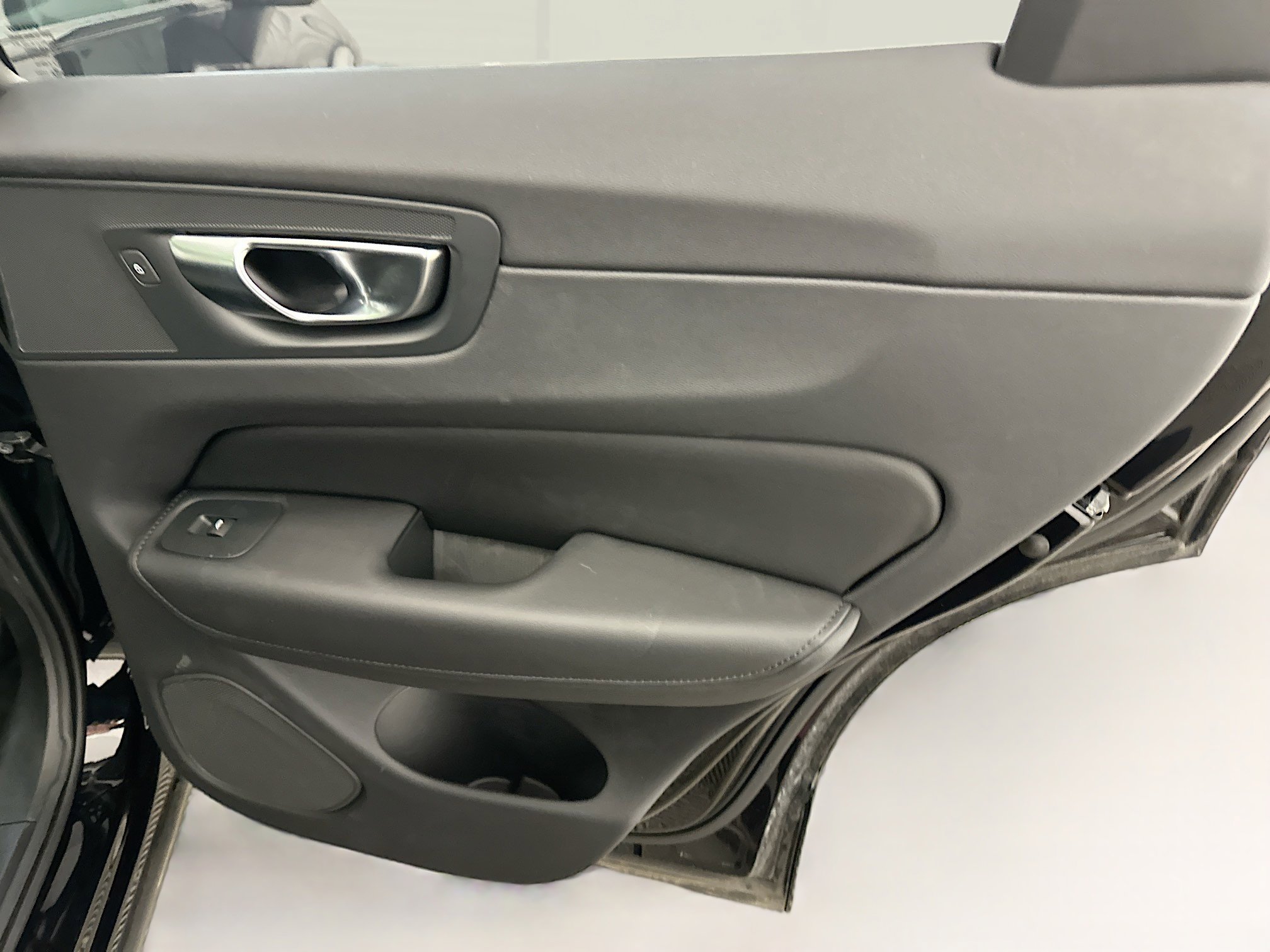 Used 2025 Volvo XC60 B5 Plus image 33