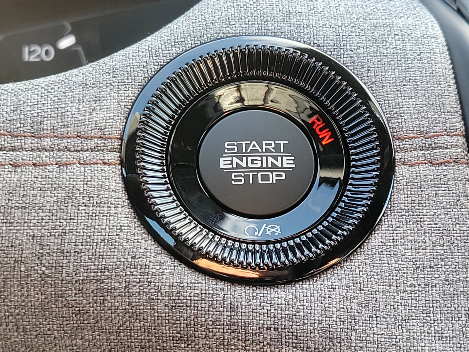 Used 2024 Jeep Compass Latitude w/ Sun and Sound Group image 15