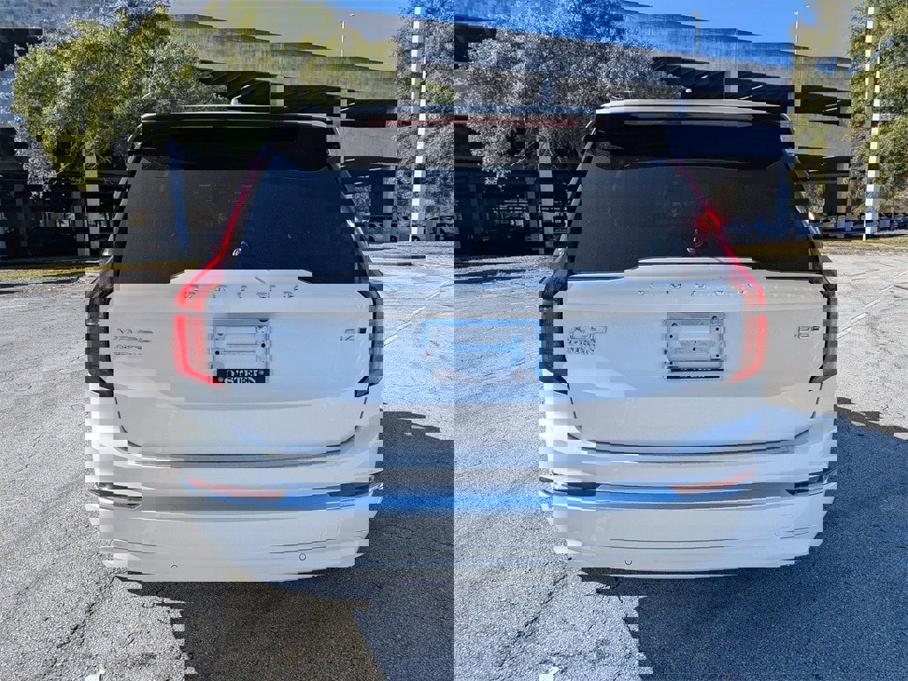 New 2026 Volvo XC90 B6 Plus w/ Protection Package Premier image 5