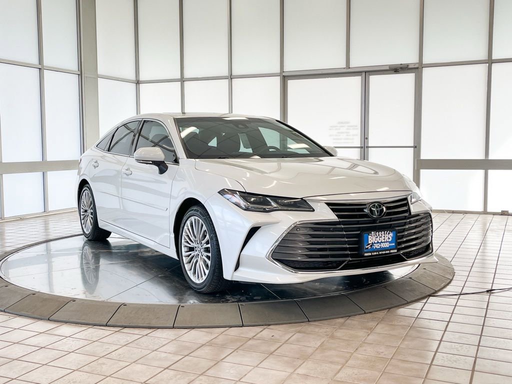 Used 2021 Toyota Avalon Limited image 2