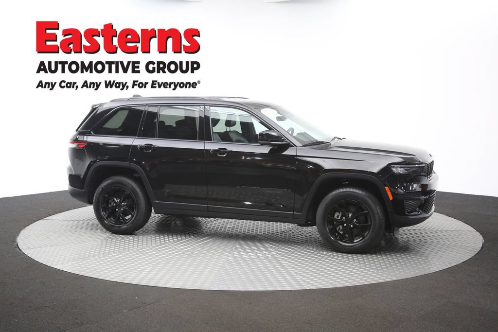 Used 2025 Jeep Grand Cherokee Altitude AWD/4WD image 47