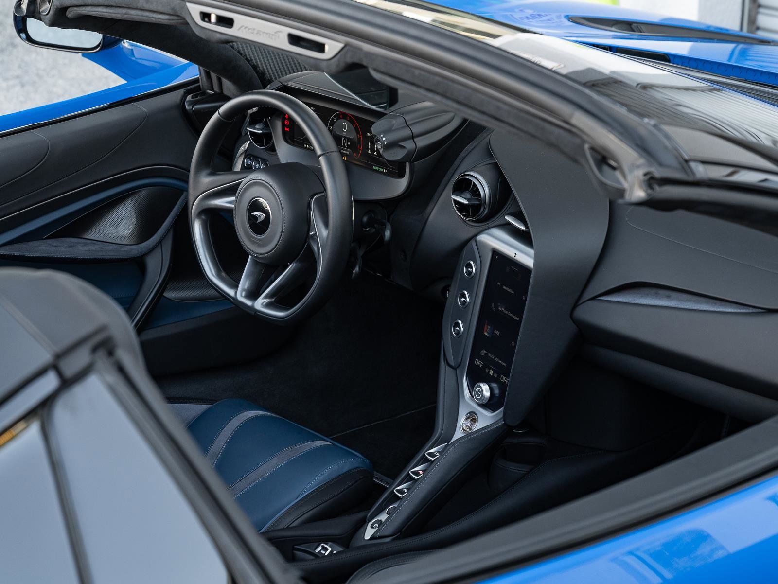Used 2024 McLaren 750S Spider image 12