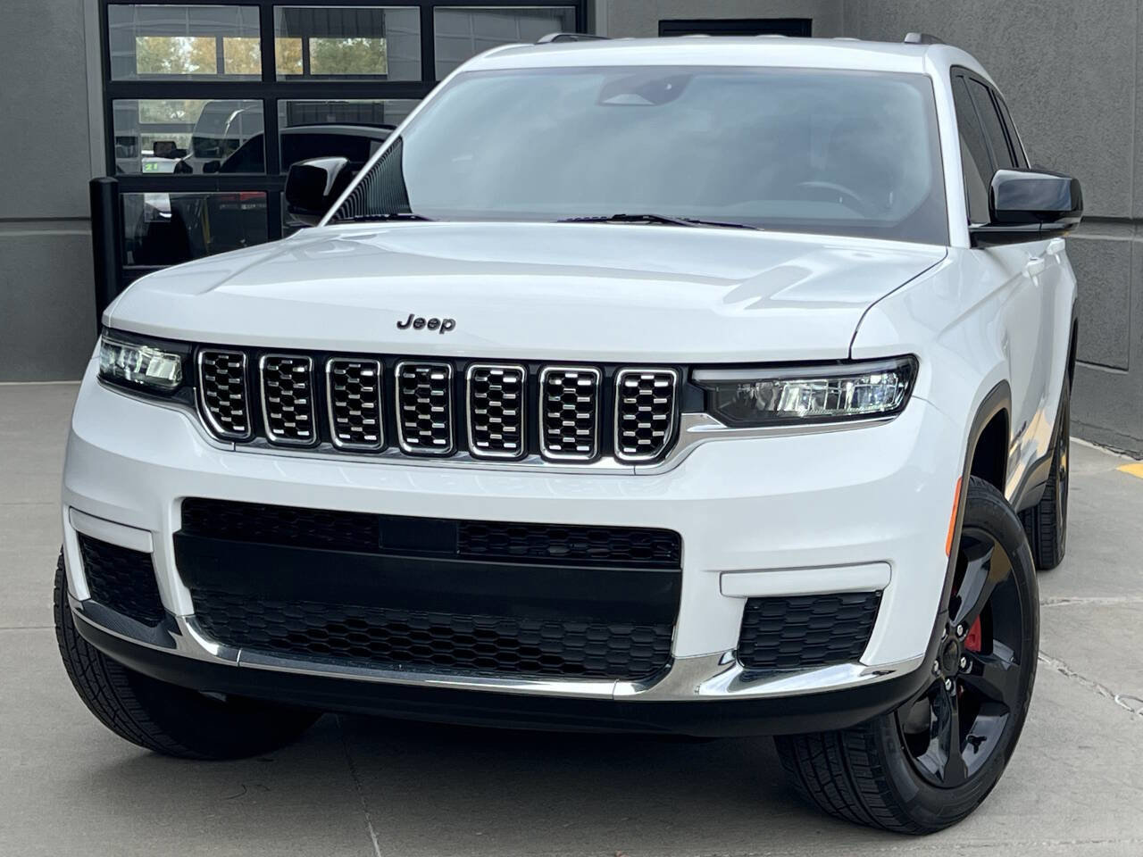 Used 2021 Jeep Grand Cherokee L Laredo image 3