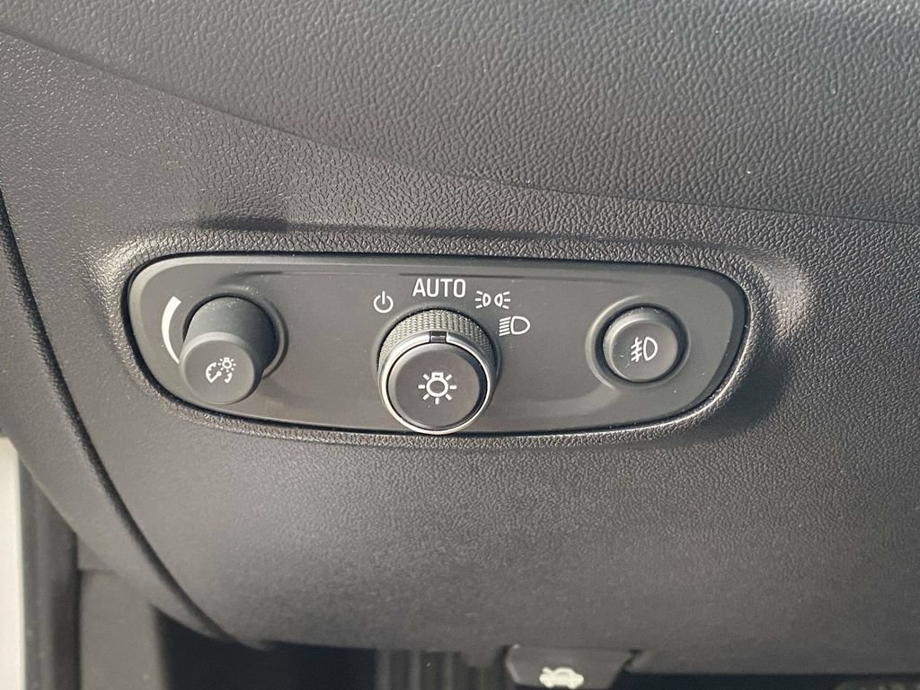 Used 2018 Chevrolet Equinox Premier FWD image 19
