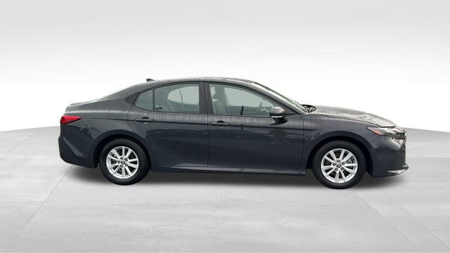 Used 2025 Toyota Camry LE image 31