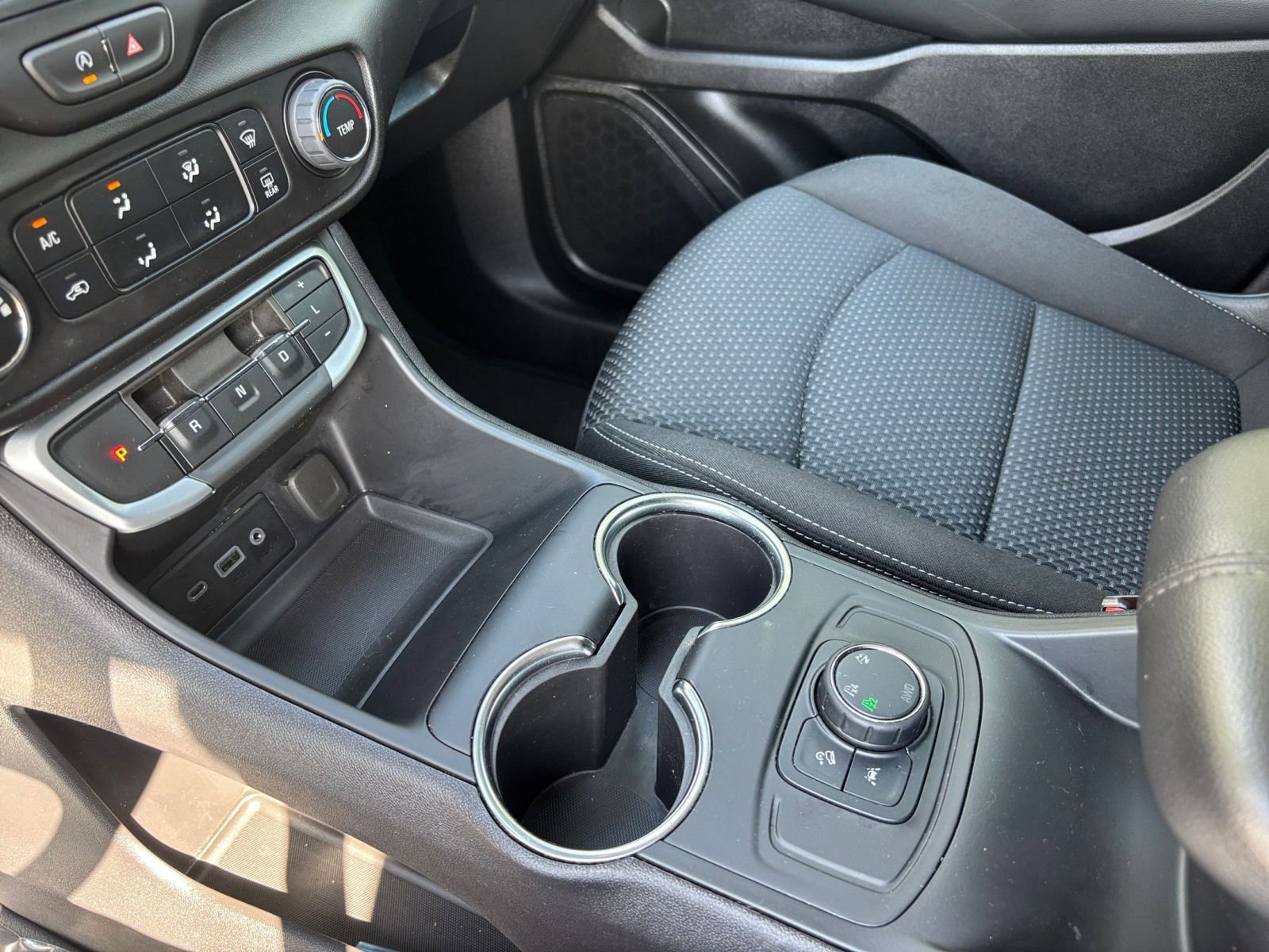 Used 2024 GMC Terrain SLE image 42