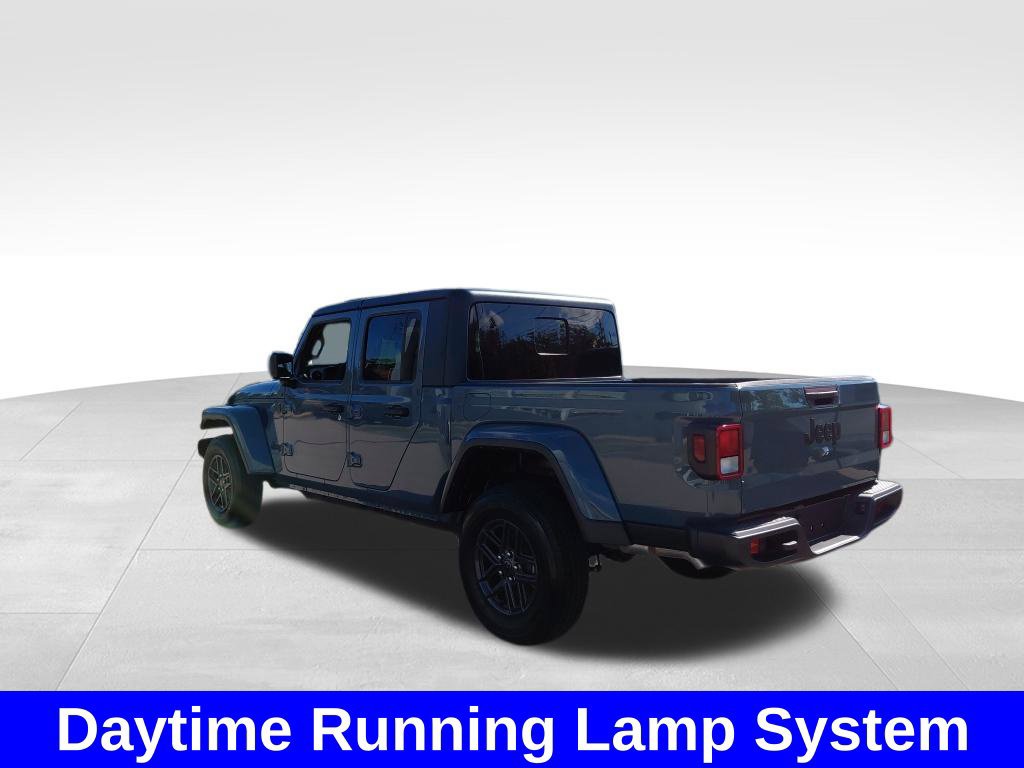 Used 2024 Jeep Gladiator Sport AWD/4WD image 18