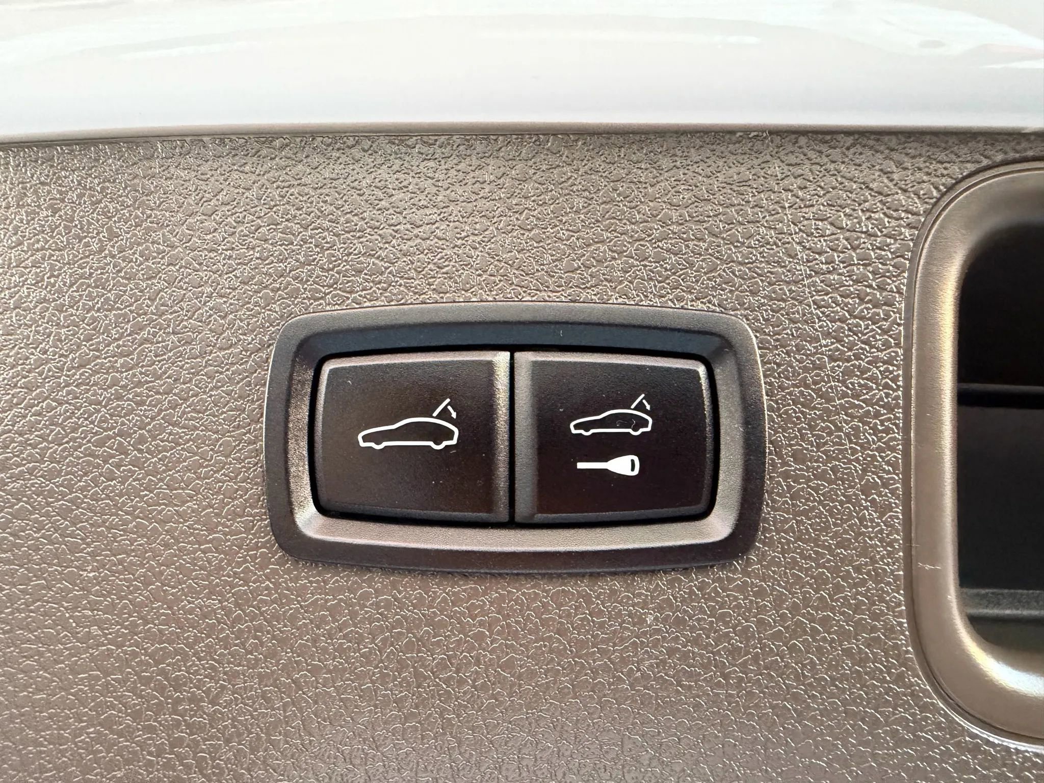 Used 2018 Porsche Macan Sport Edition image 45