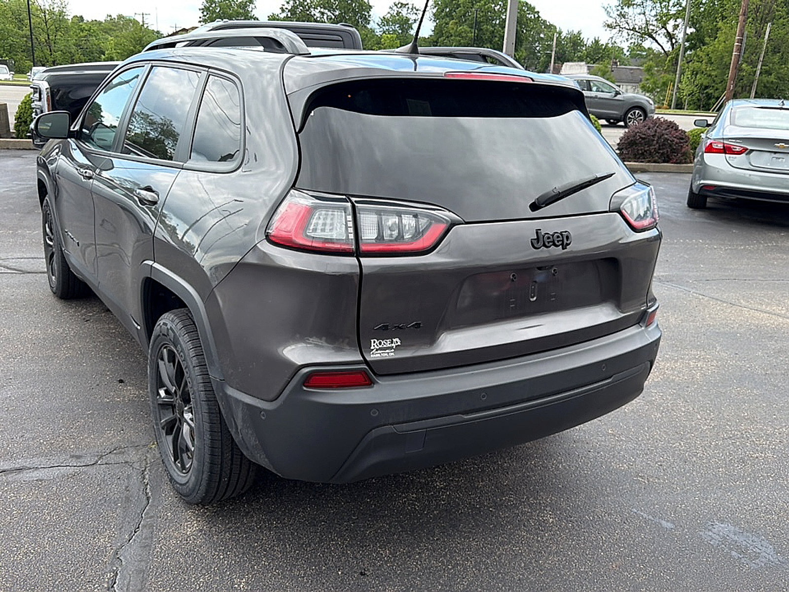 Used 2023 Jeep Cherokee Altitude Lux AWD/4WD image 2
