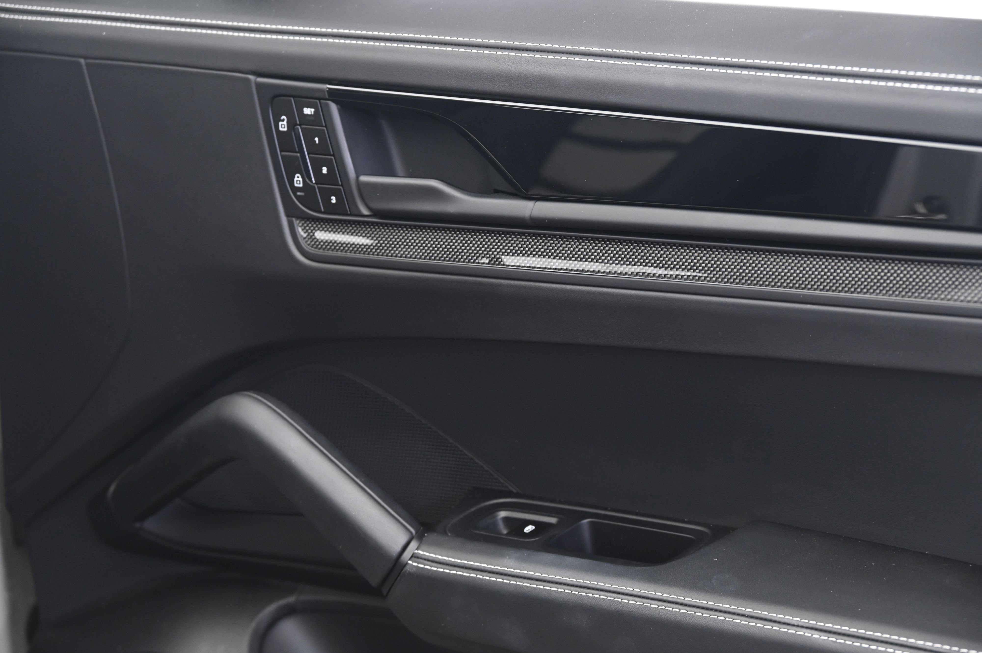 Certified 2025 Porsche Cayenne Turbo GT AWD/4WD image 21