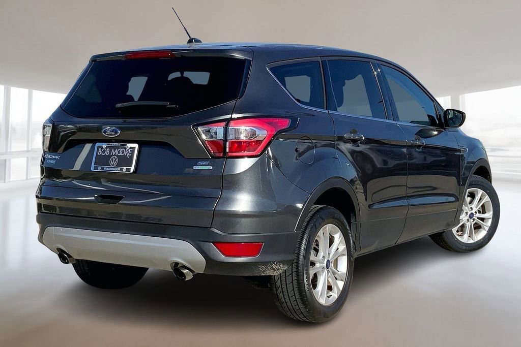 Used 2017 Ford Escape SE image 2