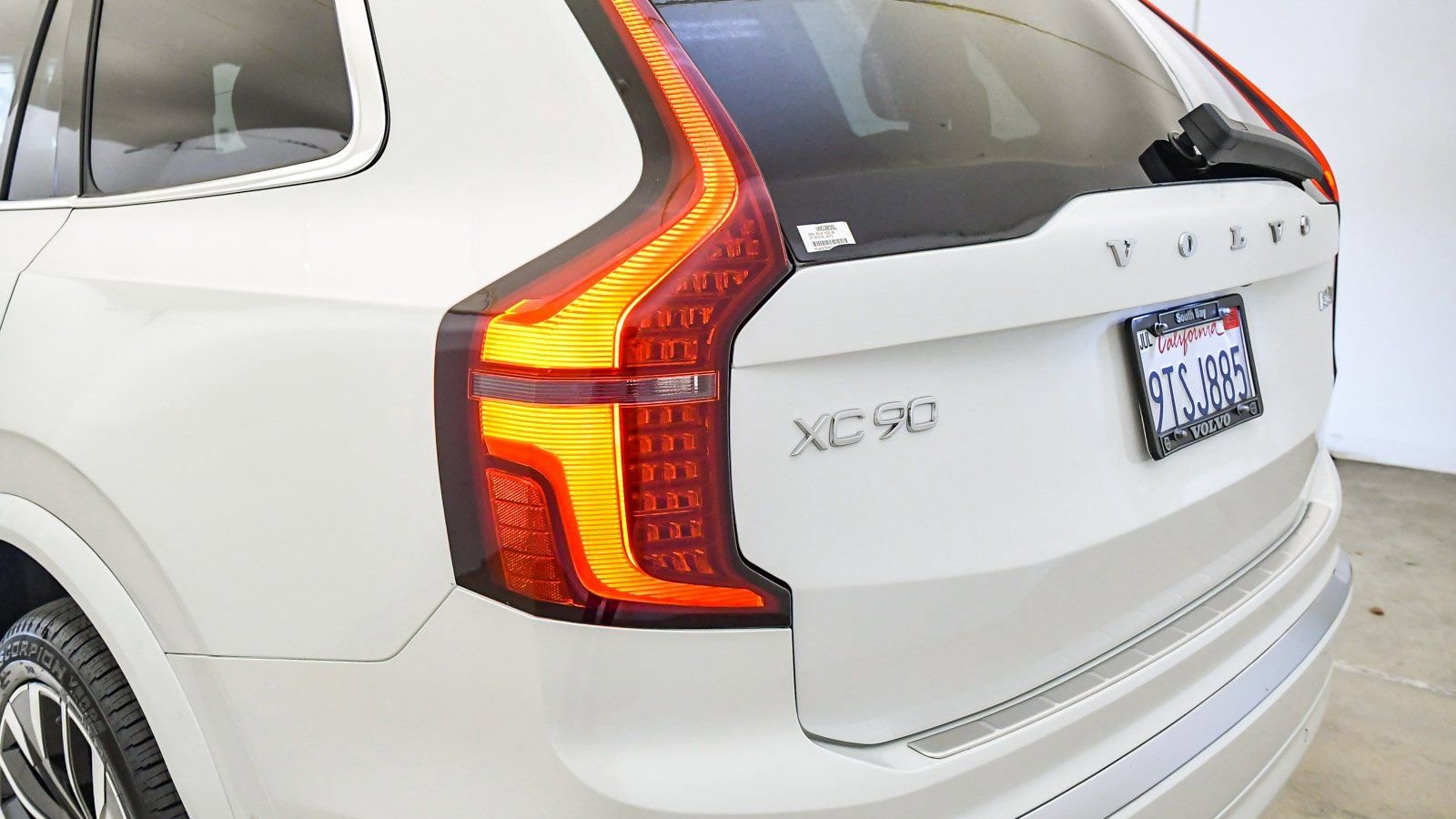 Certified 2025 Volvo XC90 B6 Plus w/ Protection Package Premier image 11