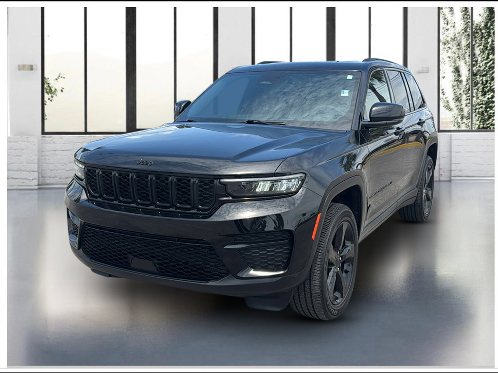 Used 2023 Jeep Grand Cherokee Altitude AWD/4WD image 1