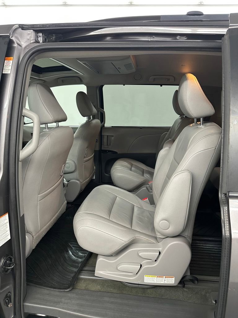 Used 2017 Toyota Sienna XLE Premium w/ Outdoor Package AWD/4WD image 23