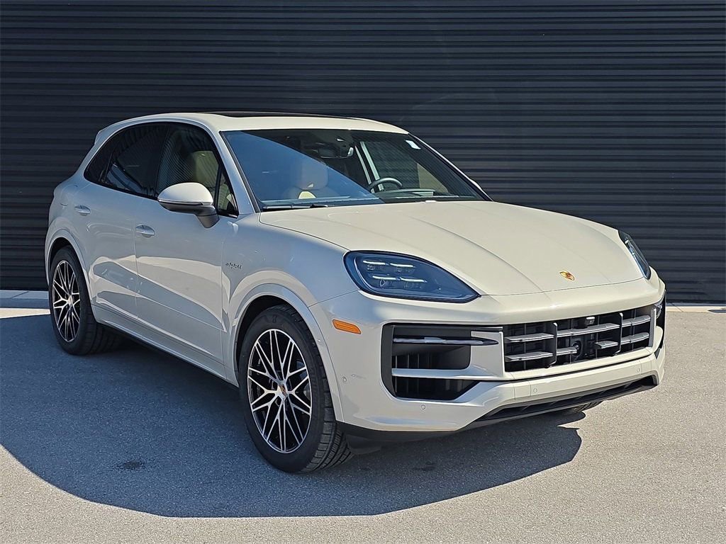 Certified 2025 Porsche Cayenne E-Hybrid image 9