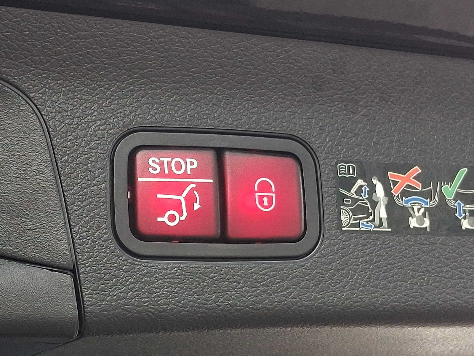 Used 2025 Mercedes-Benz GLS 450 4MATIC image 28