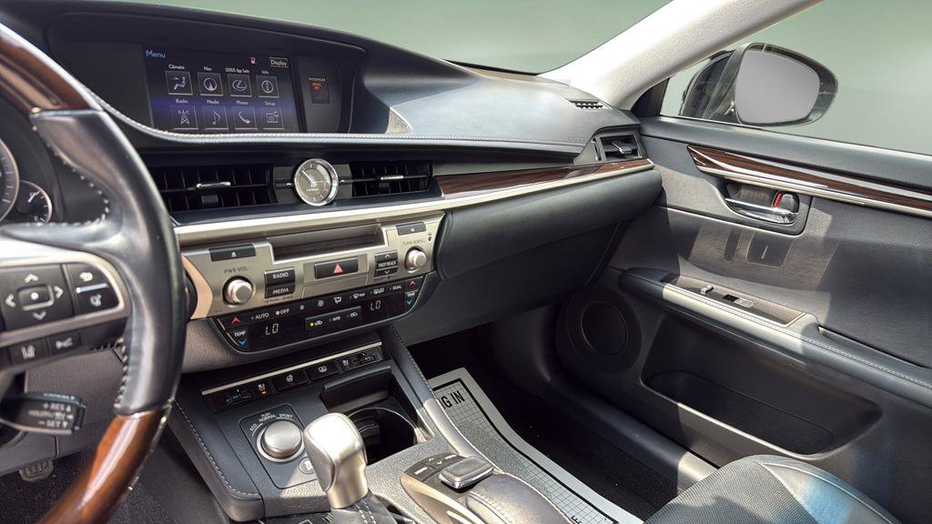 Used 2016 Lexus ES 350 w/ Luxury Package w/Wood Trim FWD image 23