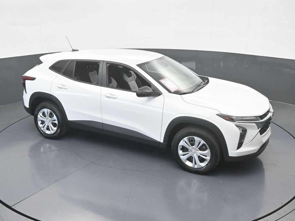 Used 2025 Chevrolet Trax LS FWD image 45
