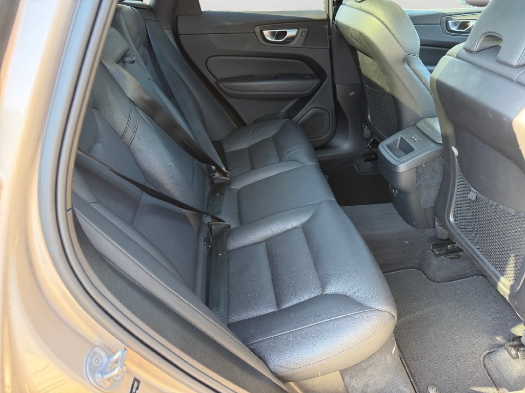 Certified 2024 Volvo XC60 B5 Plus w/ Protection Package Premier AWD/4WD image 11