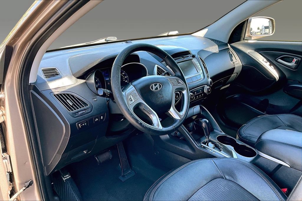 Used 2011 Hyundai Tucson GLS w/ Navigation Pkg 2 FWD image 7