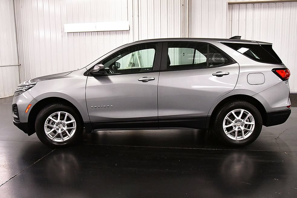 Used 2024 Chevrolet Equinox LS AWD/4WD image 4