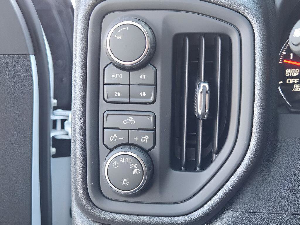 New 2026 Chevrolet Silverado 1500 Custom Trail Boss w/ LPO, Dark Essentials Package AWD/4WD image 29