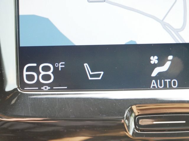 Used 2019 Volvo XC60 T5 Momentum w/ Multimedia Package AWD/4WD image 21