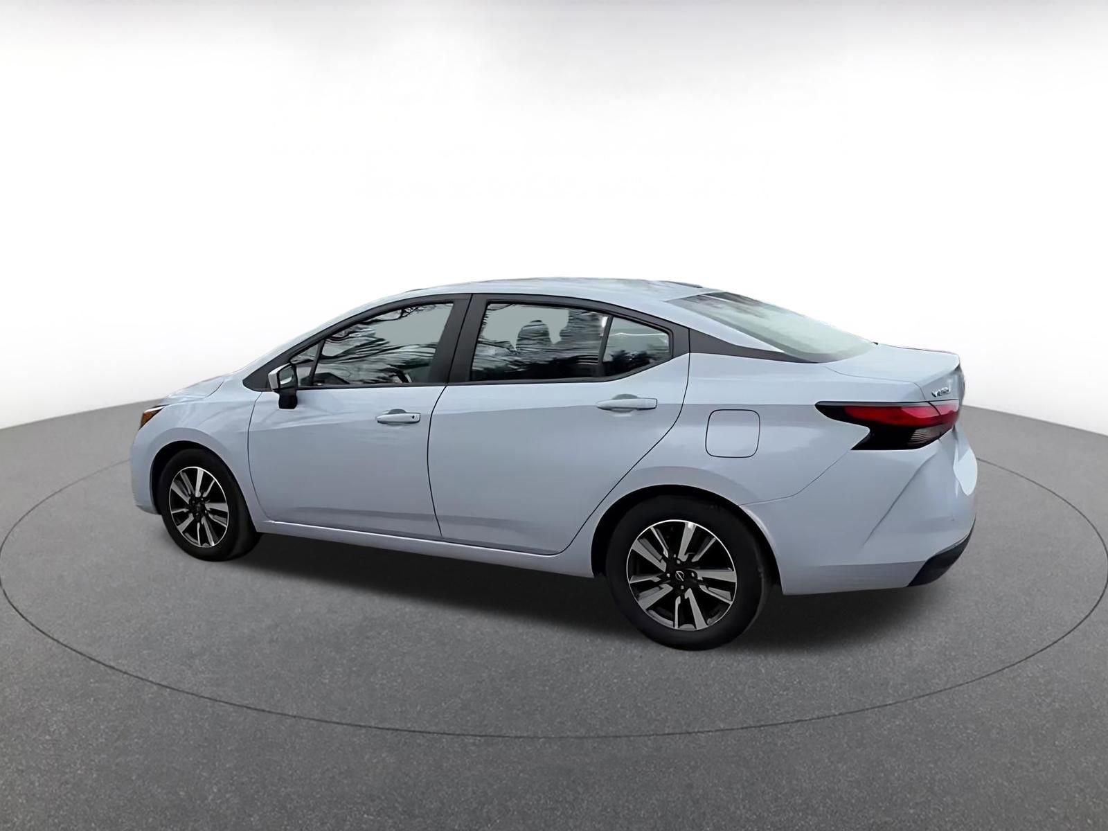 Used 2025 Nissan Versa SV FWD image 10