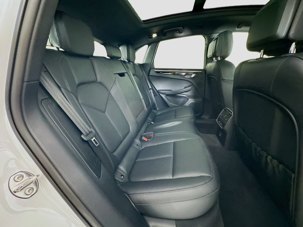 New 2025 Porsche Macan AWD/4WD image 29