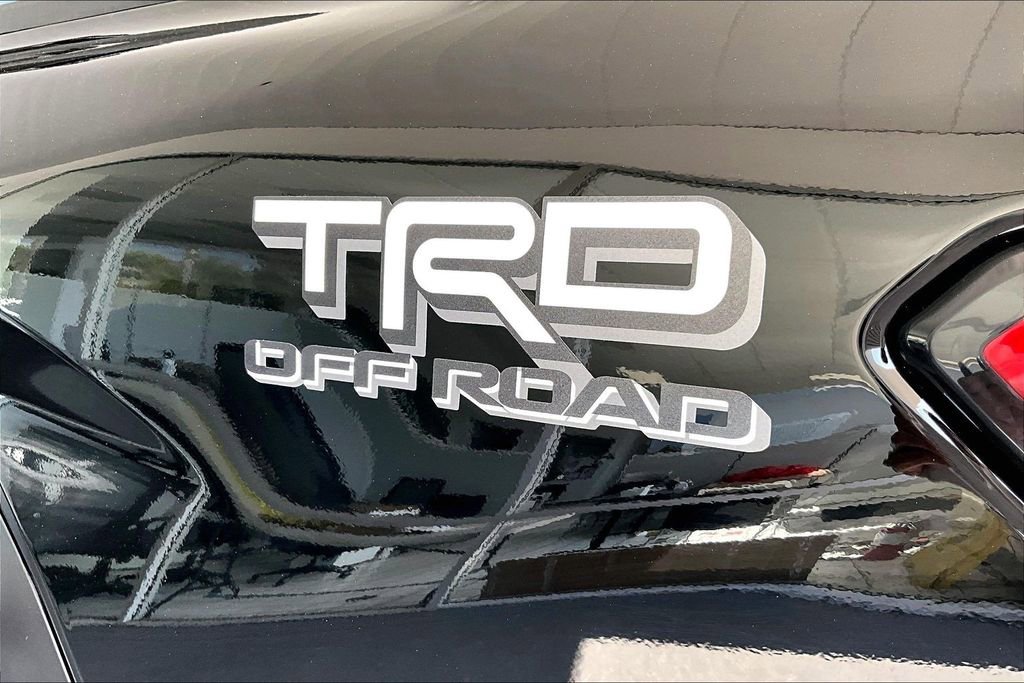 Certified 2025 Toyota Tacoma TRD Off-Road AWD/4WD image 25