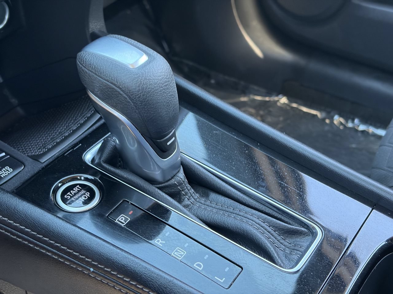 Used 2022 Nissan Kicks SR FWD image 30