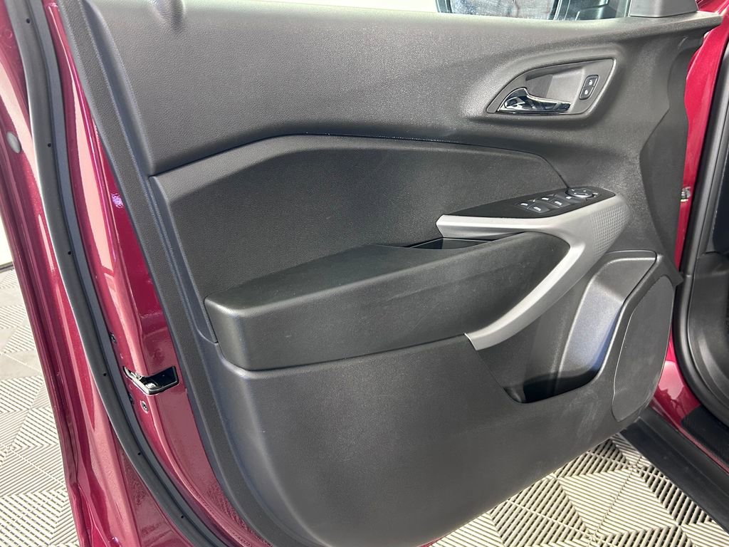 Used 2024 Chevrolet Trax LS w/ LS Convenience Package FWD image 10
