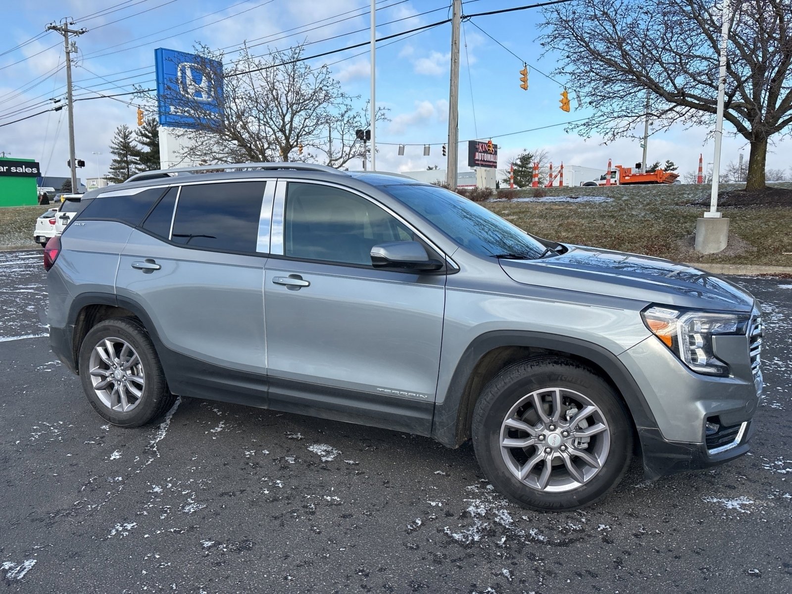 Used 2023 GMC Terrain SLT image 8
