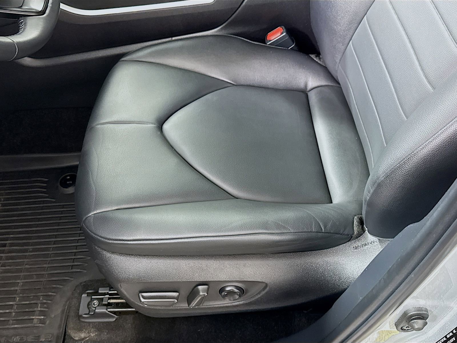 Certified 2024 Toyota Highlander XLE image 16