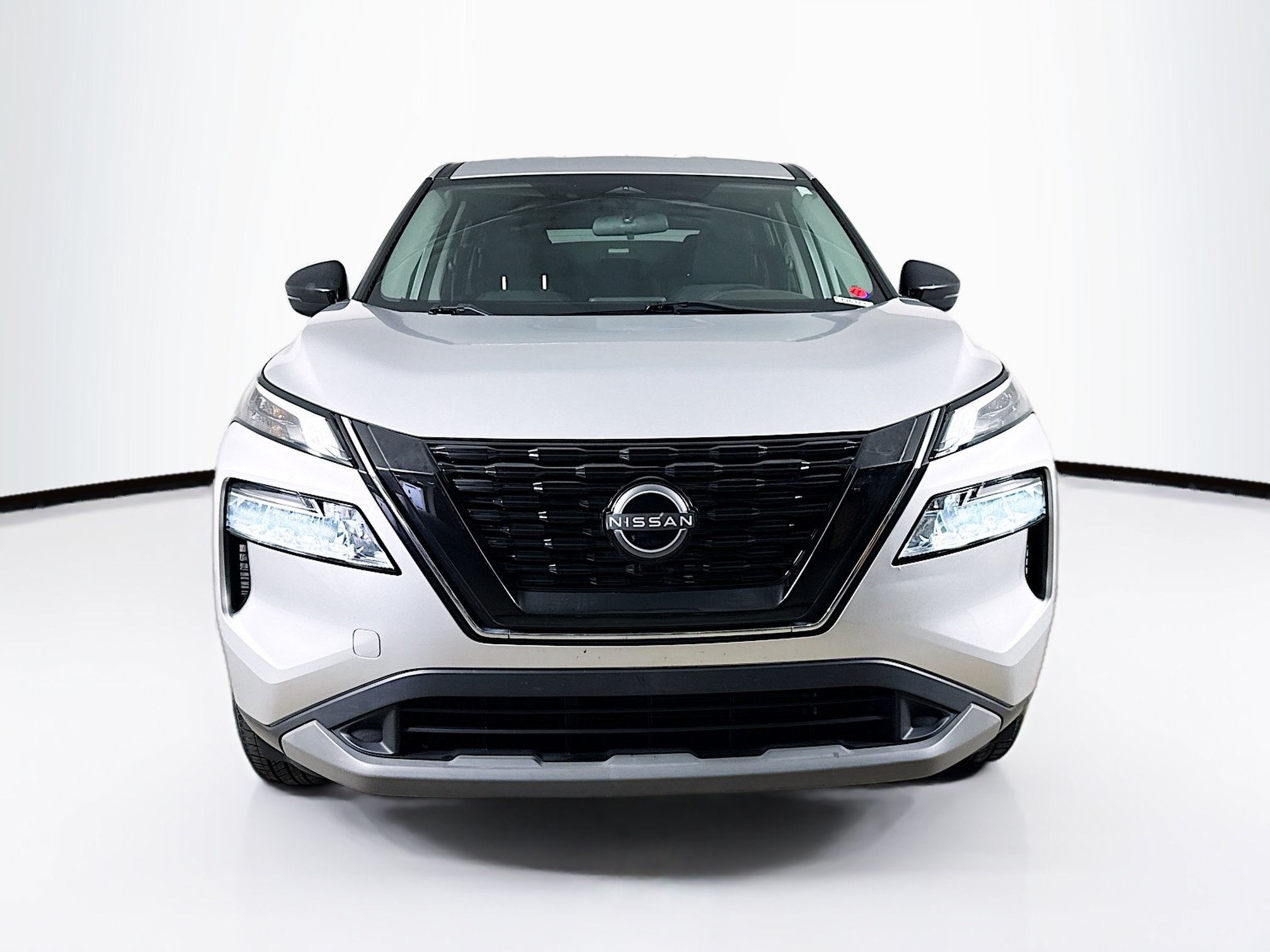 Used 2023 Nissan Rogue SV FWD image 3