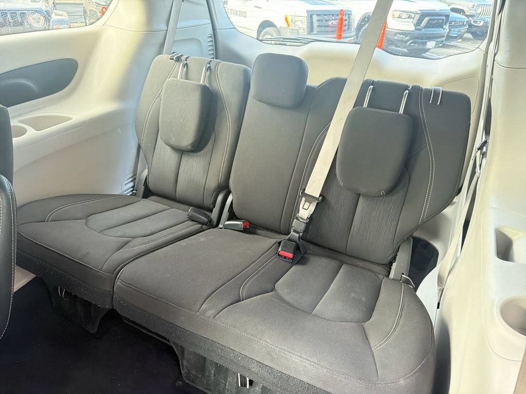 Used 2023 Chrysler Voyager LX FWD image 18