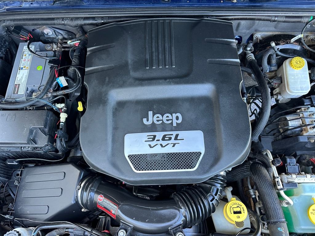 Used 2013 Jeep Wrangler Unlimited Rubicon w/ Connectivity Group image 19