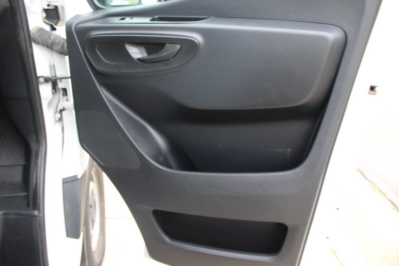 Used 2021 Freightliner Sprinter 2500 RWD image 9