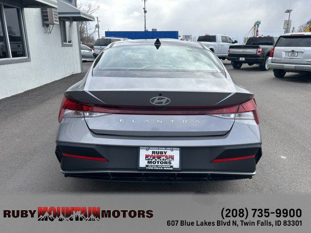 Used 2024 Hyundai Elantra SE image 7