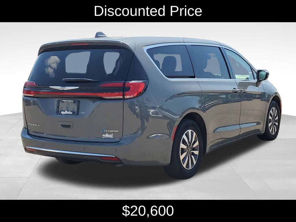 Used 2022 Chrysler Pacifica Touring-L FWD image 3