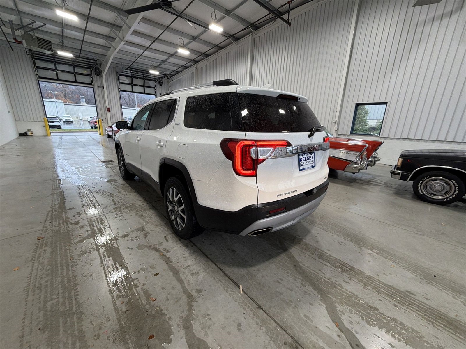 Used 2023 GMC Acadia SLT image 6