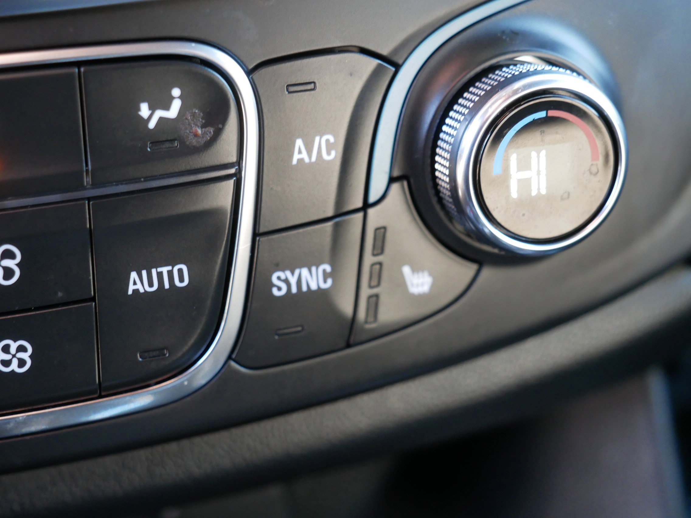 Used 2023 Chevrolet Traverse LT image 32