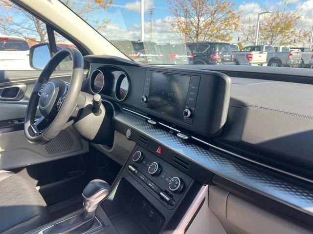 Certified 2024 Kia Carnival LX image 36