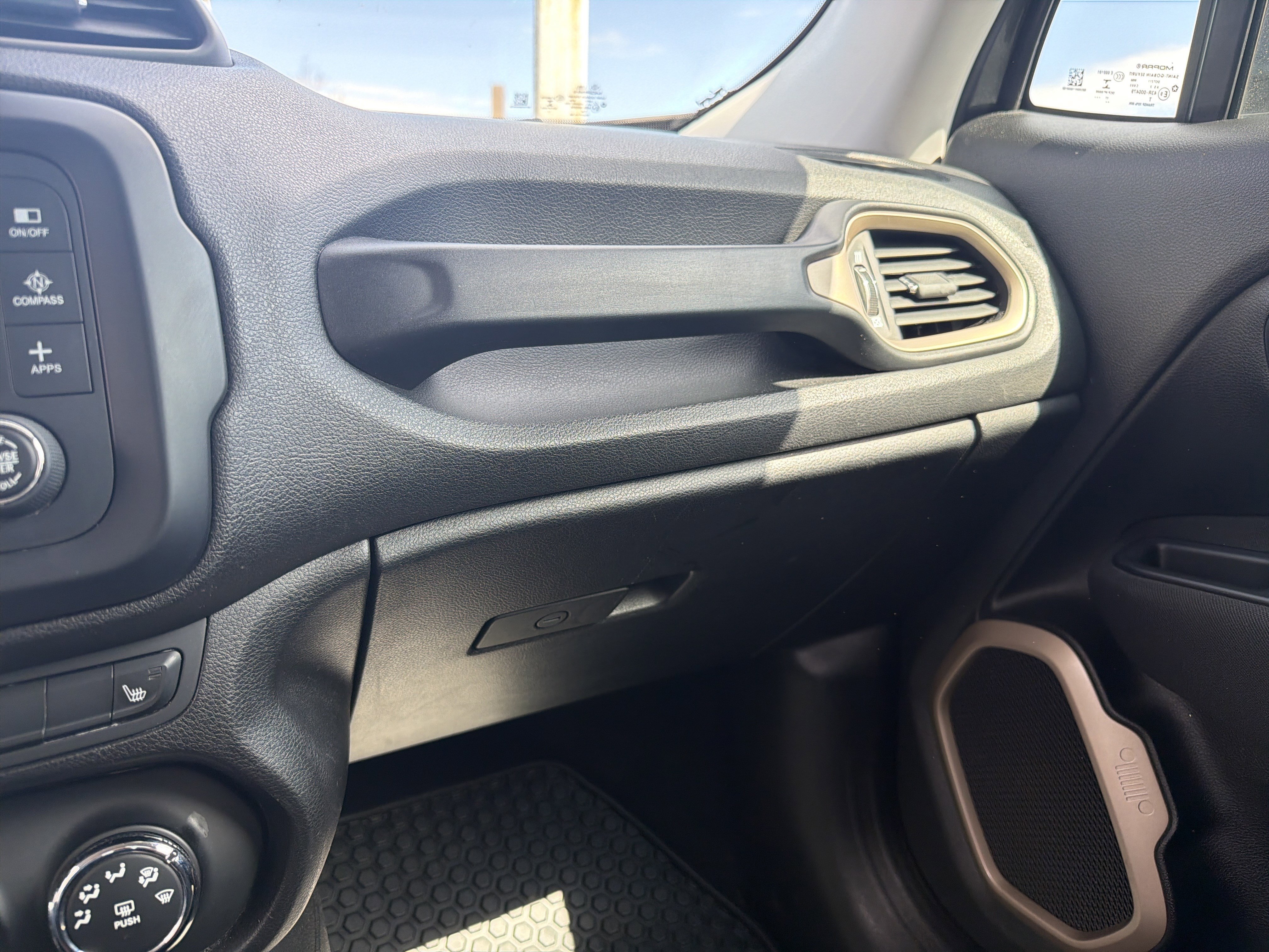 Certified 2017 Jeep Renegade Latitude w/ Cold Weather Group AWD/4WD image 17