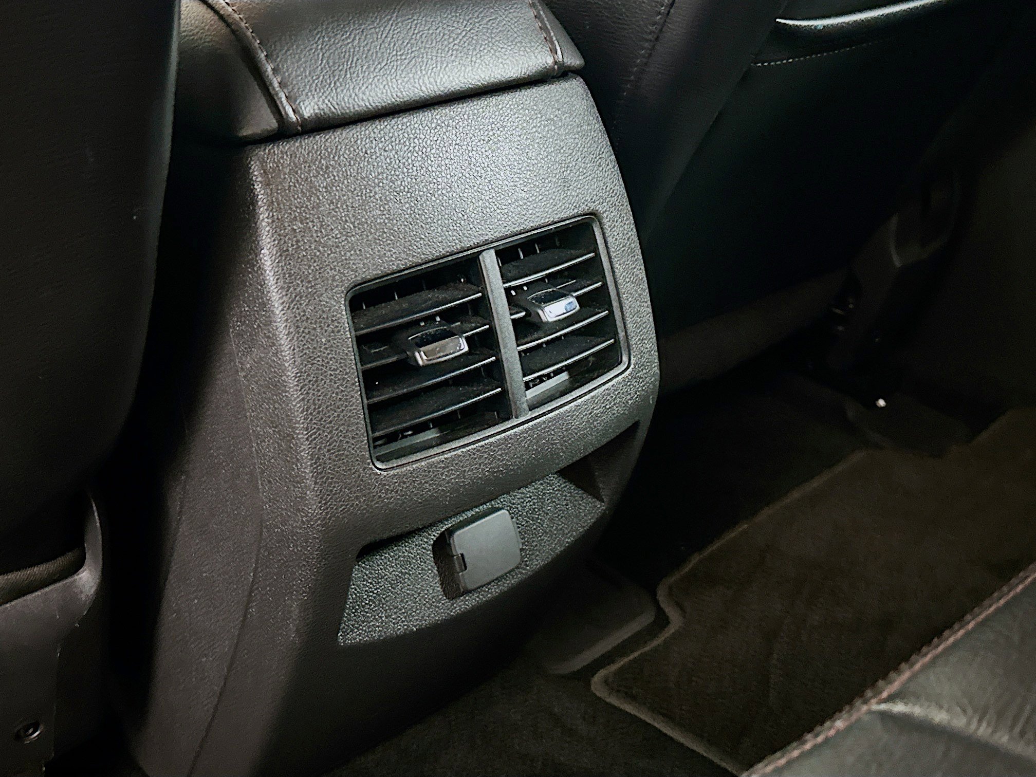 Used 2013 Ford Edge SEL image 25