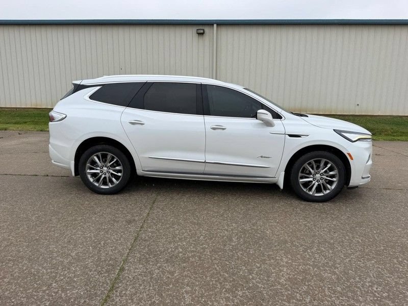 Used 2022 Buick Enclave Avenir w/ Avenir Technology Package AWD/4WD image 2
