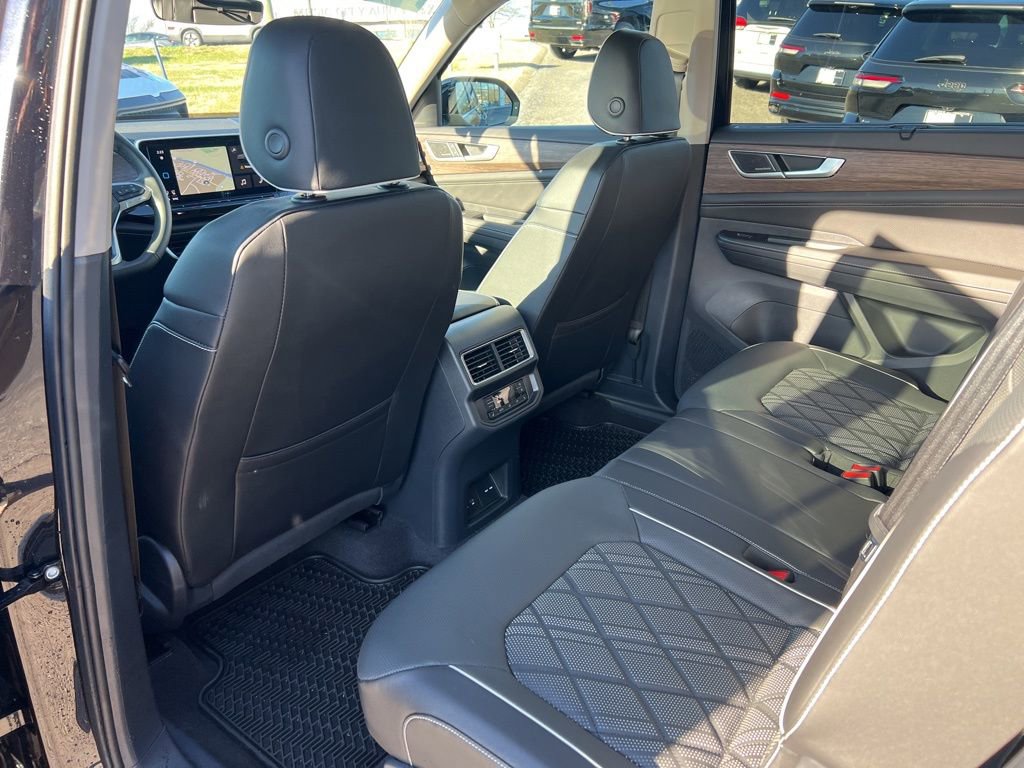Used 2024 Volkswagen Atlas SEL Premium R-Line image 25