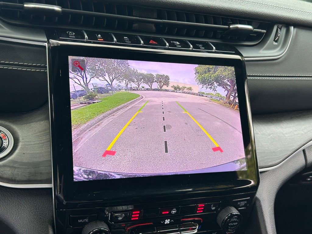 Certified 2024 Jeep Grand Cherokee Limited w/ Black Appearance Package image 25