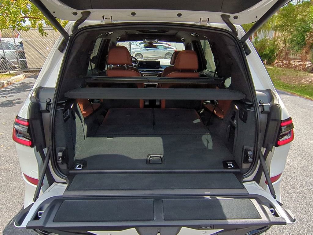 Used 2024 BMW X7 xDrive40i w/ Executive Package image 13